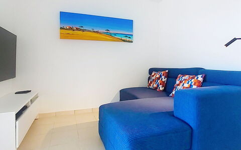 Les Grenadines: Azul, Mueble, Departamento, Suelo, Sofá, Sala, Sofa Cama, Brazo, Mesa De Café