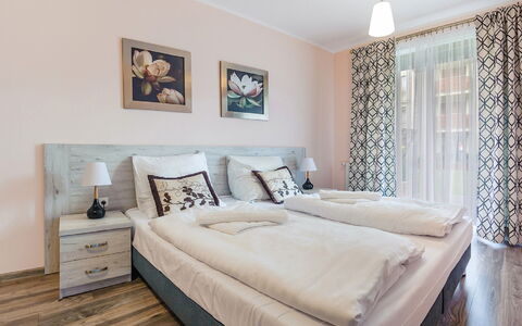 Ustka Wczasowa: Mueble, Propiedad, Ventana, Comodidad, Madera, Almohada, Gabinetes, Marco De La Cama, Cajón, Diseño De Interiores