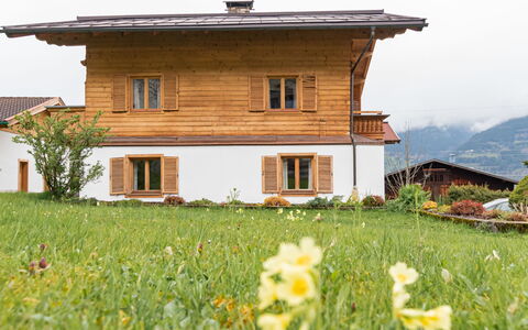 Haus Weickl: Flor, Planta, Edificio, Propiedad, Ventana, Ecorregión, Cielo, Paisaje Natural, Casa, El Terreno Del Lote