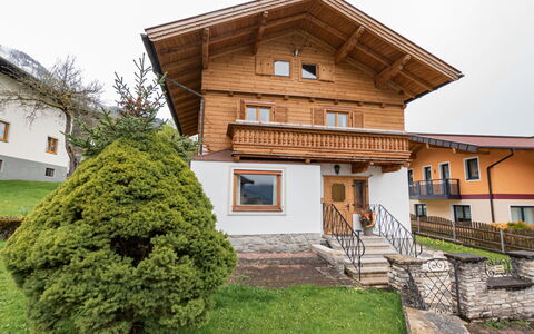Haus Weickl: Planta, Cielo, Propiedad, Edificio, Ventana, El Terreno Del Lote, Madera, Árbol, Hierba, Bienes Raíces
