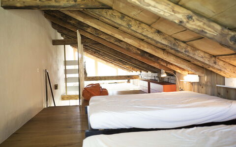 Appartements - N°5 et N°5B: Madera, Suelo, Piso, Techo, Mueble, Habitación, Diseño De Interiores, Cama, Ático, Madera Dura