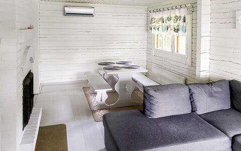Villa Koivumäki: Mueble, Silla, Mueble Para Exteriores, Mesa, Madera, Mesa Al Aire Libre, Cocina Y Comedor Mesa, Sombra, Jardín, Paraguas
