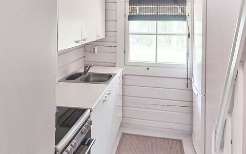 Villa Koivumäki: Mueble, Silla, Mueble Para Exteriores, Mesa, Madera, Mesa Al Aire Libre, Cocina Y Comedor Mesa, Sombra, Jardín, Paraguas