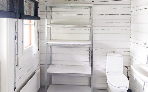 Villa Koivumäki: Mueble, Silla, Mueble Para Exteriores, Mesa, Madera, Mesa Al Aire Libre, Cocina Y Comedor Mesa, Sombra, Jardín, Paraguas