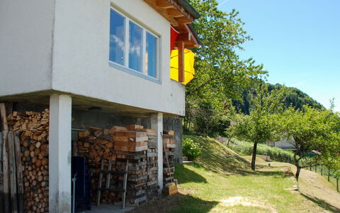 Baita Monti di Piazzogna: Planta, Propiedad, Edificio, Cielo, Ventana, Madera, Sombra, Árbol, El Terreno Del Lote, Cabaña