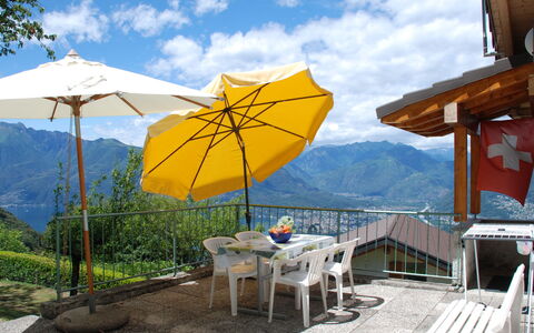 Baita Monti di Piazzogna: Nube, Cielo, Mesa, Mueble, Planta, Naturaleza, Azur, Sombra, Agua, Mueble Para Exteriores
