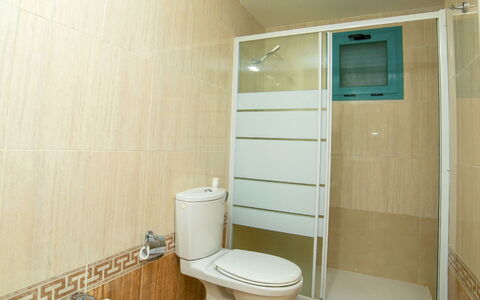 Atrium Iii Centro Mar: Arreglo De Tubería, Piso, Pared, Baño, Asiento Del Baño, Suelo, Baño, Diseño De Interiores, Lavabo, Lavabo Del Baño