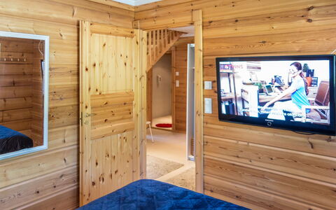 Tinttityy: Madera, Piso, Suelo, Mueble, Suelos De Madera, Diseño De Interiores, Litera, Habitación, Manchas De Madera, Madera Dura