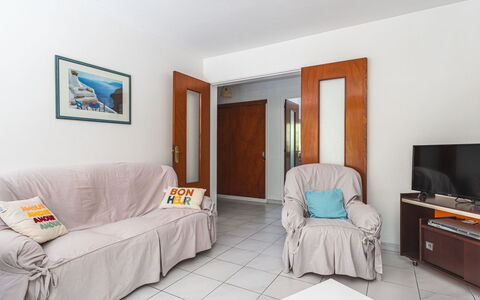 Les Roches Fleuries: Mueble, Diseño De Interiores, Silla, Piso, Mesa, Recurso, Suelo, Techo, Habitación, Eco Hotel