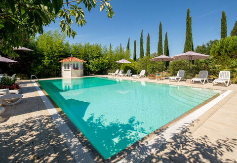 Villa Lorenzana: Agua, Planta, Cielo, Propiedad, Piscina, Azur, Árbol, Edificio, Cuerpo De Agua, Sombra