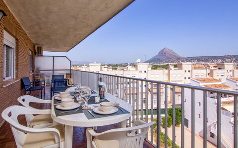 Strand Ii: Cielo, Mesa, Mueble, Propiedad, Edificio, Silla, Ventana, Azur, Madera, Diseño De Interiores