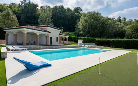 Appendino: Nube, Cielo, Planta, Edificio, Piscina, Árbol, Agua, Casa, Sombra, Ventana