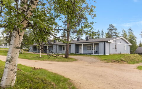 Saariseläntie 8 D7: El Terreno Del Lote, Casa, Llanura, Inmuebles, Cabaña, Yarda, Sombra, Paisajismo, Vía Muerta, Casa De Campo