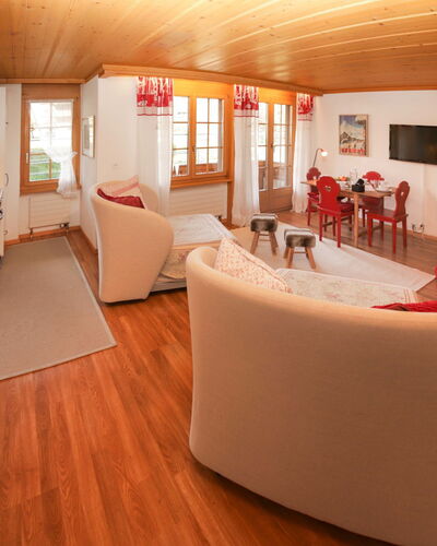 Marie-Soleil Est 100.2