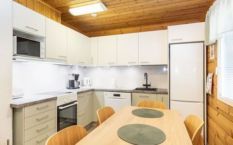 Välitie 4 F 14: Diseño De Interiores, Madera, Piso, Suelo, Techo, Mueble, Suelos De Madera, Habitación, Cocina, Casa