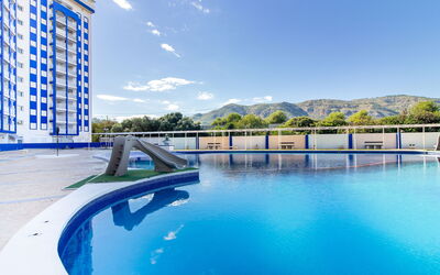 Oropesa del Mar 115: Agua, Cielo, Propiedad, Edificio, Nube, Azul, Azur, Piscina, Árbol, Ocio