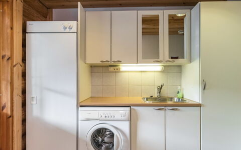 Lahukka: Cama, Mueble, Habitación, Diseño De Interiores, Lecho, Sábana, Piso, Madera, Suelo, Habitación