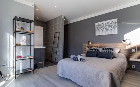 Cedelen: Propiedad, Mueble, Edificio, Comodidad, Gabinetes, Madera, Sombra, Casa, Diseño De Interiores, Marco De La Cama