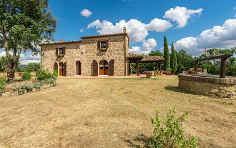 Casale Poggio Lupinaio: Nube, Planta, Cielo, Propiedad, Paisaje Natural, Árbol, El Terreno Del Lote, Vegetación, Hierba, Paisaje