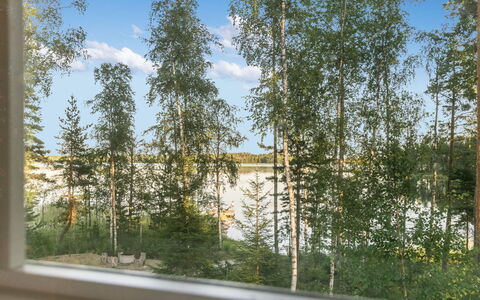 Haapaniemi: Cama, Mueble, Habitación, Diseño De Interiores, Lecho, Sábana, Piso, Madera, Suelo, Habitación