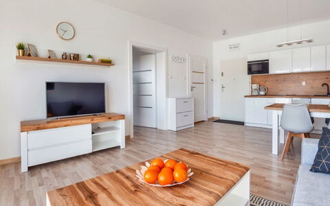 Grzybowo Seaside: Mesa, Propiedad, Mueble, Gabinetes, Naranja, Madera, Sofá, Diseño De Interiores, Encendiendo, Piso