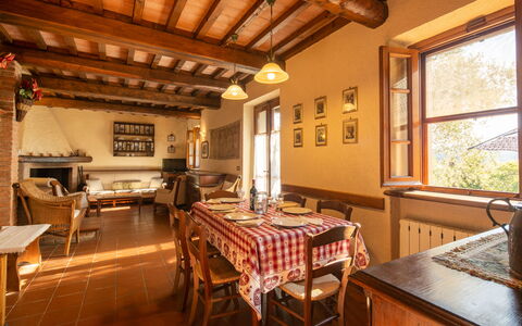Casa Del Colle: Mesa, Mueble, Propiedad, Ventana, Silla, Madera, Diseño De Interiores, Edificio, Bienes Raíces, Haz