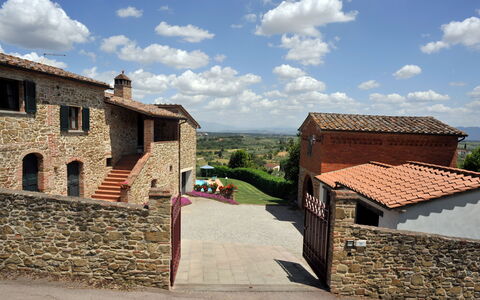 San Lorenzo: Nube, Cielo, Ventana, Planta, Edificio, Árbol, Casa, El Terreno Del Lote, Cabaña, Barrio