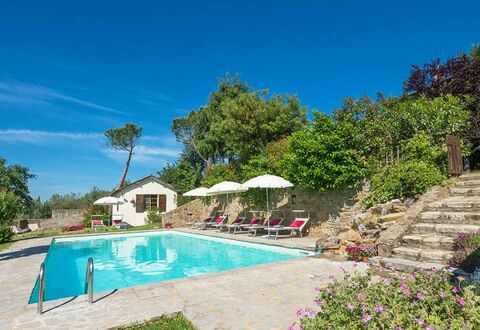 Villa Taragnano: Agua, Planta, Cielo, Edificio, Azul, Piscina, Árbol, Silla, Mueble Para Exteriores, Nube