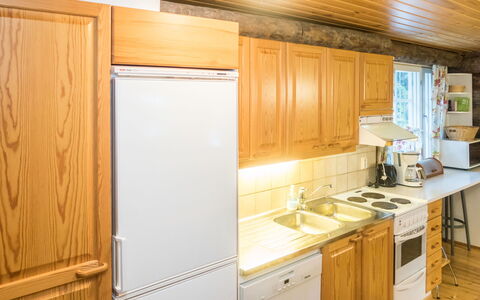 Rukanpesä 2A: Madera, Cocina, Piso, Techo, Electrodoméstico, Diseño De Interiores, Mostrador, Suelo, Aparato De Cocina, Gabinetes