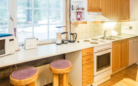 Rukanpesä 2B: Madera, Mueble, Cocina, Diseño De Interiores, Piso, Mostrador, Techo, Suelo, Encendiendo, Aparato De Cocina