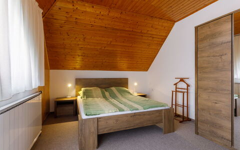 Küsz: Edificio, Mueble, Propiedad, Comodidad, Marco De La Cama, Madera, Cama, Suelo, Sombra, Piso