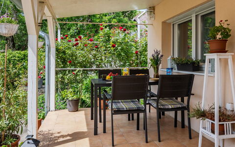 Nádor: Mueble, Silla, Mesa, Madera, Mueble Para Exteriores, Diseño De Interiores, Porche, Mesa Al Aire Libre, Piso, Suelo