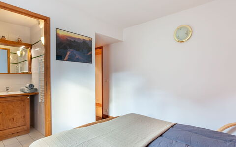 Marmottes A6: Edificio, Espejo, Mueble, Gabinetes, Azur, Comodidad, Madera, Casa, Cajón