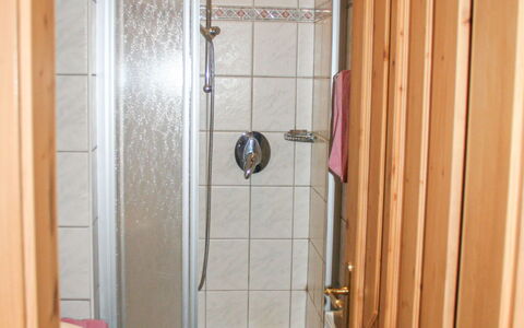 Kappl 324: Puerta, Baño, Madera, Piso, Inicio De La Puerta, Suelo, Arreglo De Tubería, Material Compuesto