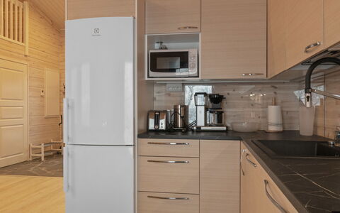 Villa Viima: Aparato De Cocina, Cocina, Mostrador, Electrodoméstico, Gabinetes, Piso, Madera, Mueble, Suelo, Diseño De Interiores