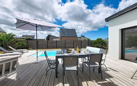 Les Lagons du Lividic: Mueble, Mueble Para Exteriores, Silla, Cubierta, Mesa Al Aire Libre, Material Compuesto, Cocina Y Comedor Mesa, Patio, Sombra, Piscina