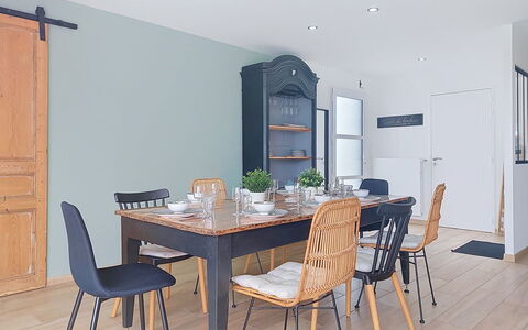 Les Lagons du Lividic: Mueble, Diseño De Interiores, Piso, Madera, Mesa, Silla, Cocina Y Comedor Mesa, Comedor, Suelo, Habitación
