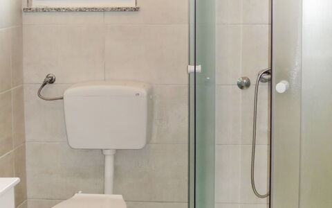 Tomislav: Arreglo De Tubería, Propiedad, Fotografía, Asiento Del Baño, Blanco, Baño, Baño, Púrpura, Diseño De Interiores