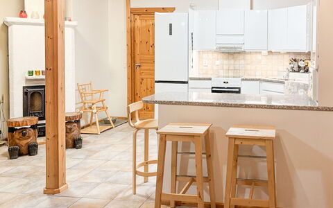 Tahkontupa: Mueble, Piso, Suelo, Diseño De Interiores, Madera, Suelos De Madera, Techo, Cocina, Mostrador, Encendiendo