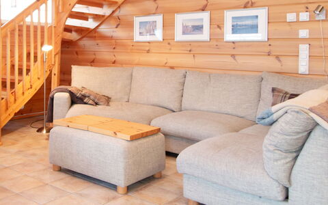 Tahkontupa: Mueble, Piso, Madera, Suelo, Diseño De Interiores, Sofá, Sala, Casa, Suelos De Madera, Habitación