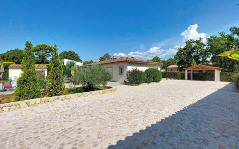 Villa D'Allongue: Losa, Entrada De Coches, Guijarro, Sombra, Hormigón, Jardín, Paisajismo, Loseta, Diseño, Pasarela