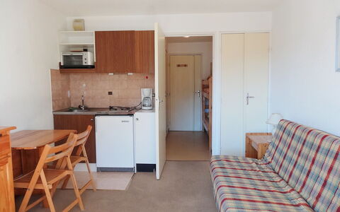 Chalets du Soleil: Habitación, Propiedad, Mueble, Edificio, Suelo, Casa, Cama, Diseño De Interiores, Bienes Raíces, Departamento