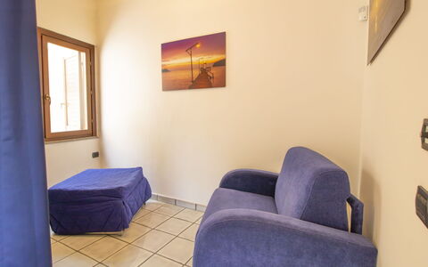 Fisherman Cove: Propiedad, Comodidad, Marco, Madera, Ventana, Diseño De Interiores, Cortina, Suelo, Piso