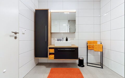 Apart Annabell: Piso, Diseño De Interiores, Suelo, Pared, Arreglo De Tubería, Madera, Mueble De Baño, Baño, Gabinetes, Espejo