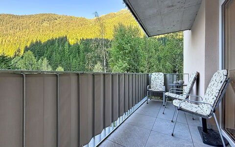 Apart Annabell: Sombra, Balcón, Silla, Cubiertas De Ventanas, Mueble Para Exteriores, Alpes, La Luz Del Día, Tratamiento De La Ventana, Cerca