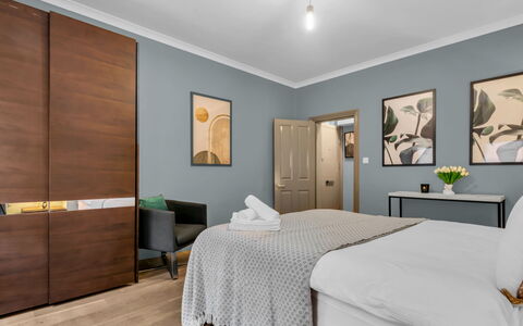 Cleveland Apartments: Mueble, Diseño De Interiores, Cama, Habitación, Suelo, Piso, Lecho, Madera, Sábana, Habitación