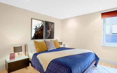 Sir Jl: Mueble, Propiedad, Ventana, Comodidad, Edificio, Azur, Madera, Textil, Sombra