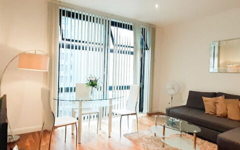 Discovery Dock: Mueble, Edificio, Mesa, Planta De Casa, Sofá, Marco, Madera, Diseño De Interiores, Comodidad, Planta