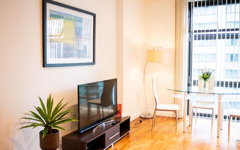 Discovery Dock: Planta, Mueble, Propiedad, Ventana, Comodidad, Madera, Planta De Casa, Encendiendo, Diseño De Interiores, Suelo