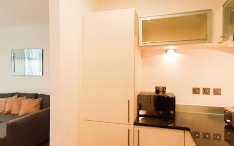 Discovery Dock: Mueble, Edificio, Madera, Diseño De Interiores, Arquitectura, Sofá, Comodidad, Gabinetes, Suelo, Piso